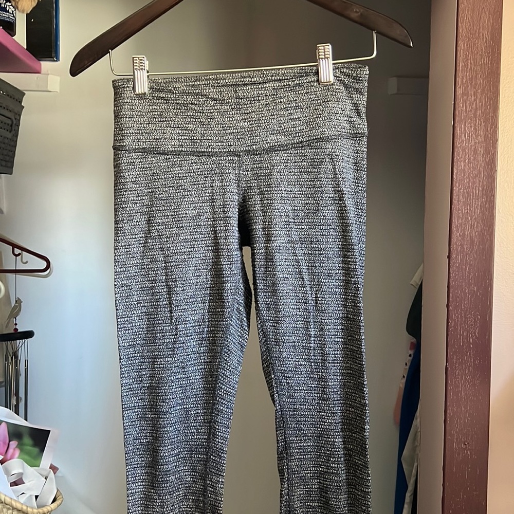 Lululemon Wunder Under 28” size 6